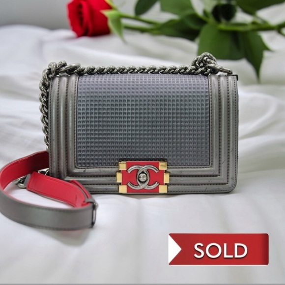 CHANEL‎ Rare Metallic Silver Cube Embossed Small Boy Bag, Silver Hardware 2014 - Picture 1 of 17